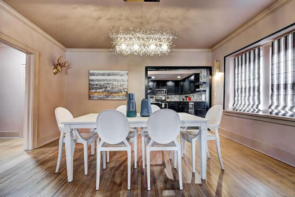 Holiday home Boho Glam Mins Away Western Ave Districts Oklahoma City