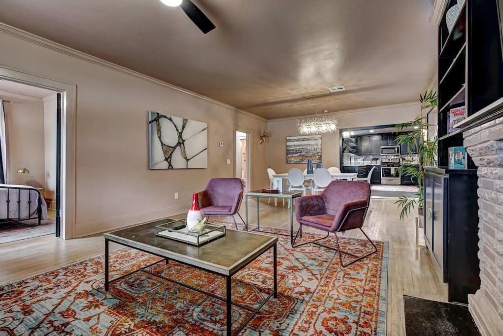 Holiday home Boho Glam Mins Away Western Ave Districts *