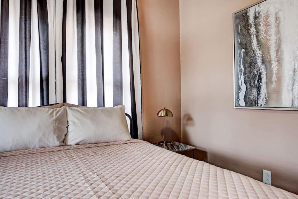 Boho Glam Mins Away Western Ave Districts Holiday home