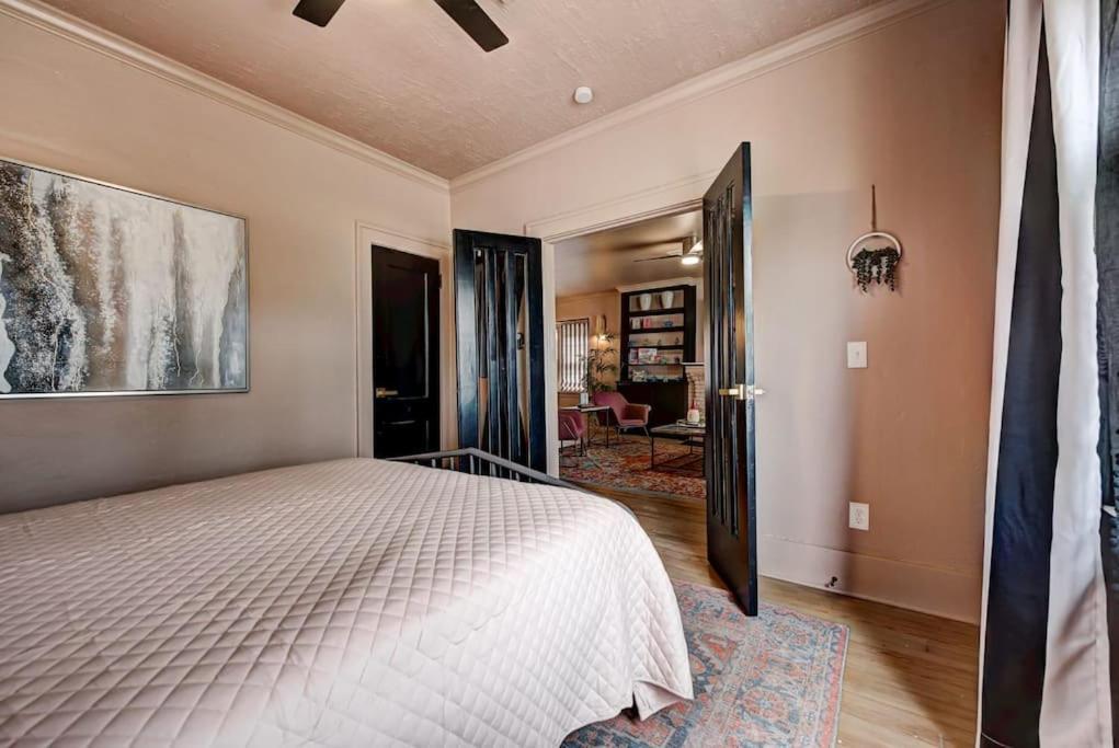 Holiday home Boho Glam Mins Away Western Ave Districts Oklahoma City