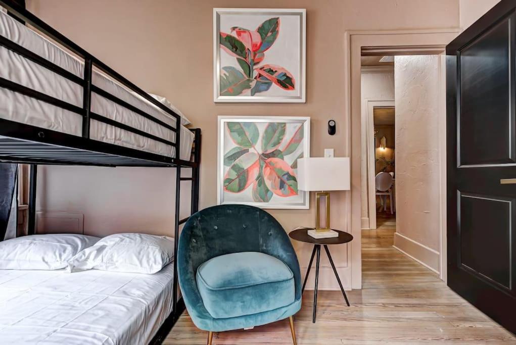 Boho Glam Mins Away Western Ave Districts Holiday home