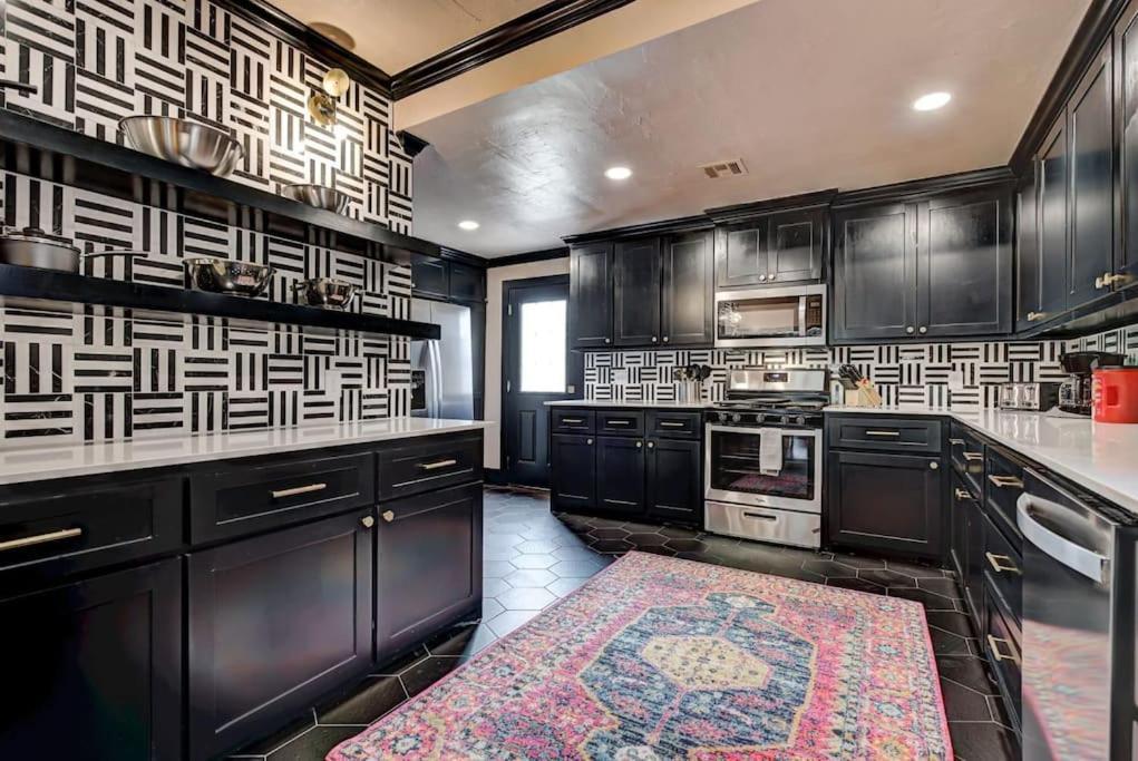 Holiday home Boho Glam Mins Away Western Ave Districts Oklahoma City